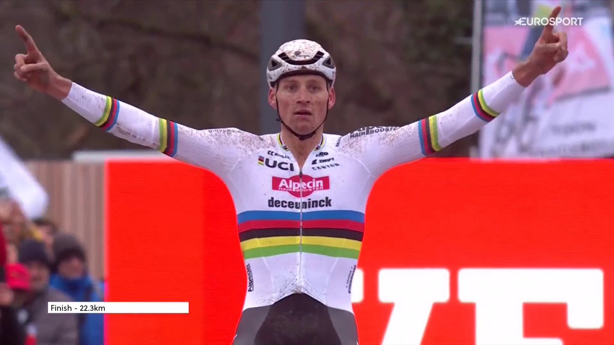 🌈💥 MATHIEU '𝐌𝐀𝐓𝐀𝐃𝐎𝐑' VAN DER POEL 🦈 Van der Poel huele sangre, no duda y debuta en la temporada de ciclocross con victoria tras un apasionante duelo ante Thibau Nys 📺 Lo has podido vivir en Eurosport y HBO Max España. #CXWorldCup