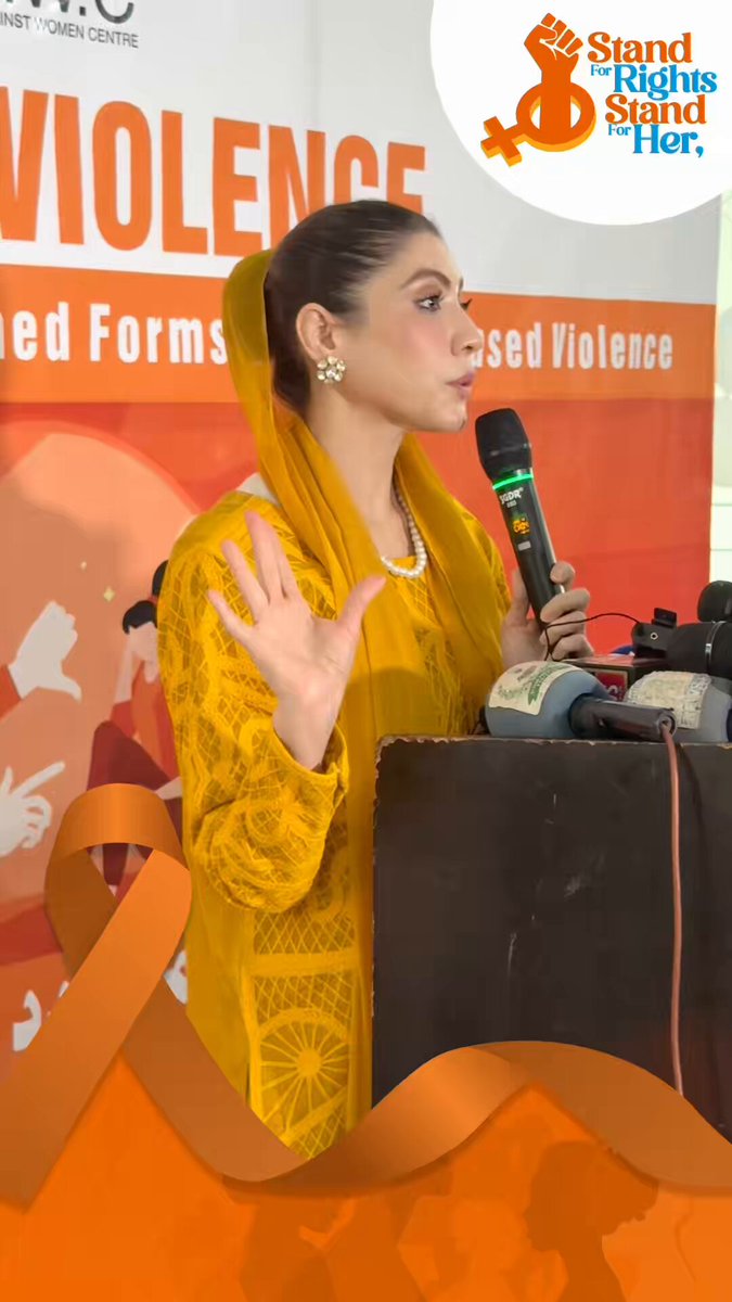خدانخواستہ کسی بچی کو کوئی ویڈیو بناکر بلیک میل کرتا ہے تو آپ نے بالکل بھی پریشان نہیں ہونا، فوری طور پر پنجاب پولیس یا ویمن پروٹیکشن سینٹر کو رپورٹ کریں۔۔بولیں گی نہیں تو یہ درندہ آپکو مزید تنگ کرے گا، ایسے بزدل درندوں سے بلیک میل نہیں ہونا۔ وعدہ ہے پنجاب حکومت آپکے ساتھ کھڑی ہوگی