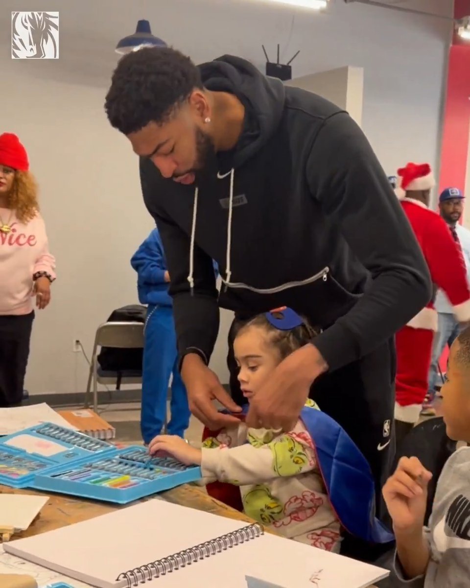 Giving back 🤝 AD stopped by the South Dallas Cultural Center to surprise kids with Legos and new arts &amp; crafts 🎁 #MFFL // #ThisIsWhyWePlay