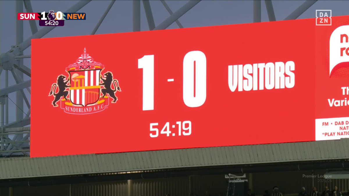 En Sunderland no quieren ni ver el escudo del Newcastle...😳 ¡NI PARA PONERLO EN EL MARCADOR! #PremierLeagueEnDAZN ⚽🏴󠁧󠁢󠁥󠁮󠁧󠁿