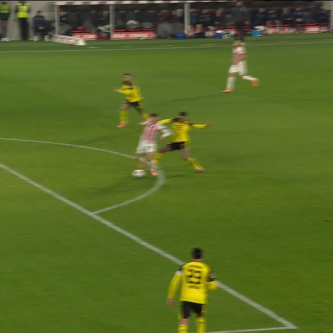 Bellingham fliegt nach Kobel-Fehler im Spielaufbau #bundesliga #SCFBVB