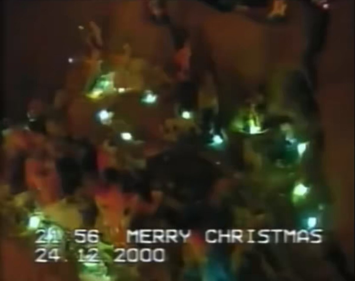 Te despiertas, tienes 7 años, es Navidad, todo fue un sueño y no falta nadie en la mesa…