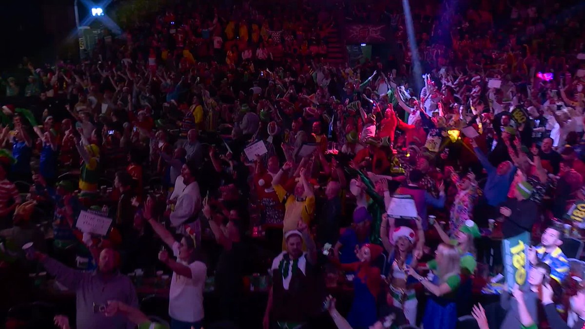 Ally Pally sing Don’t Look Back in Anger 🎶