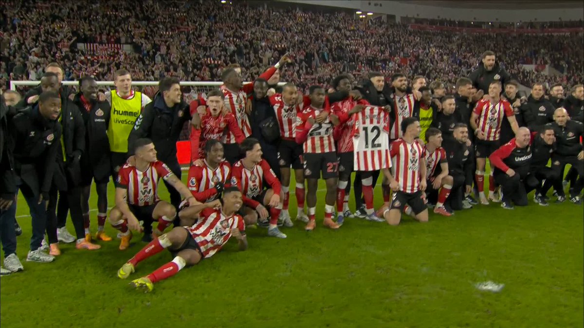 Sunderland recreating the photo that Newcastle took last time the two teams met at the Stadium of Light 😅📸