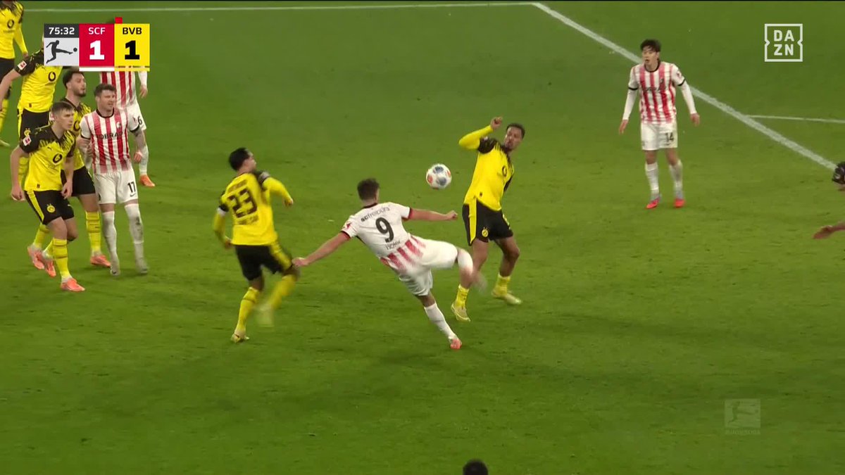¿PERO QUÉ HICISTE, HÖLER? ¡QUÉ LOCURA! 🤯🔥 Tienen que cerrar el estadio 🏟️❌ #BundesligaEnDAZN 🇩🇪