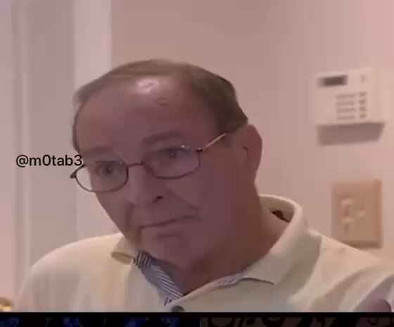 - مقـابلة أول رائـد فضـاء يصـل إلى القمـر ..! 😁