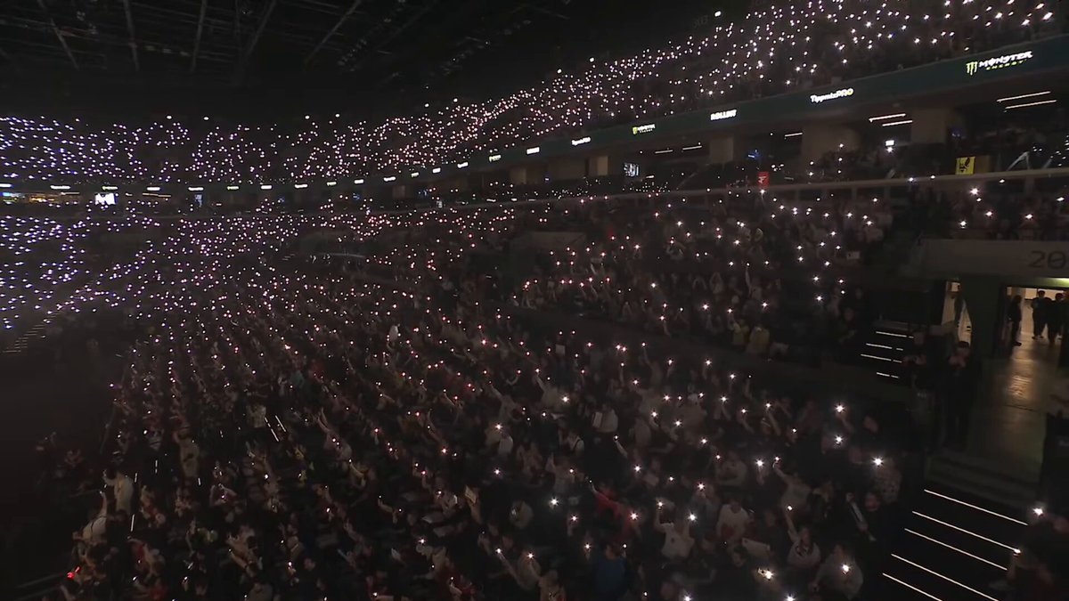 "This is for COUNTERSTRIKE, you are part of HISTORY" Here is 20,000 CS fans live in Budapest. CHILLS