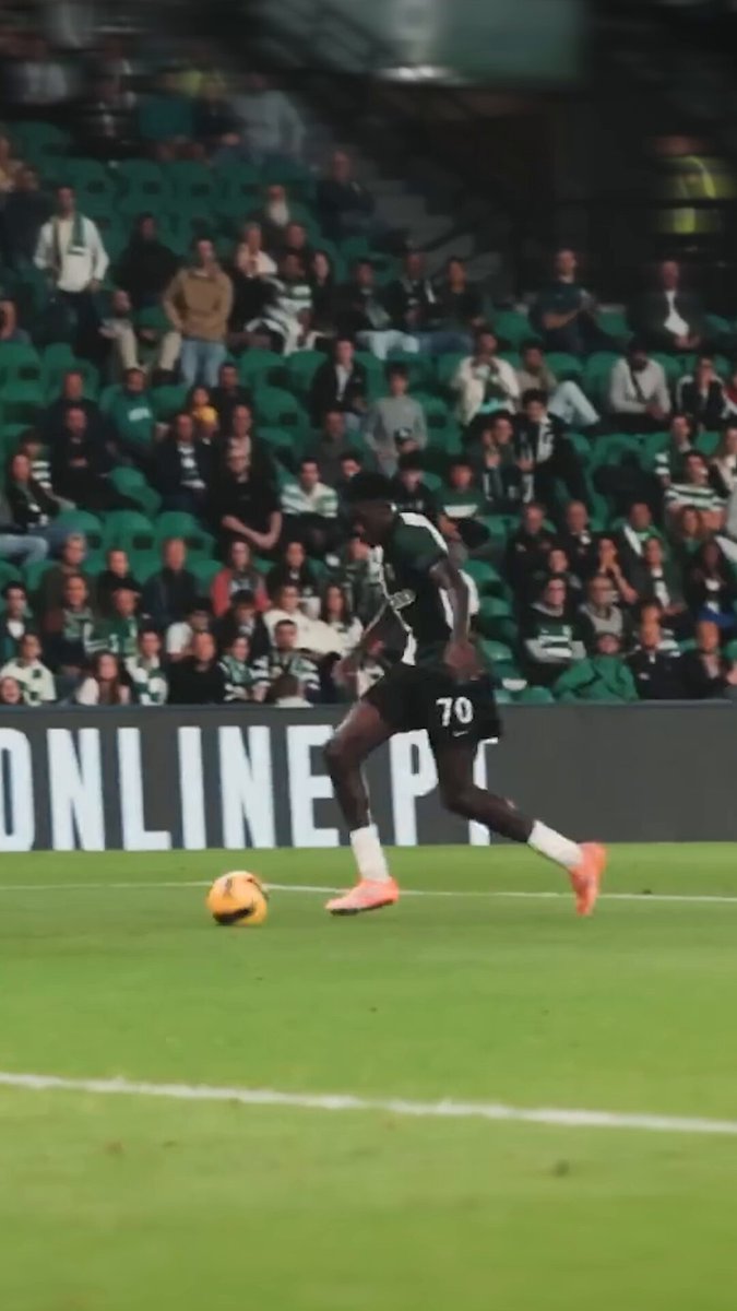 "𝙄𝙛 𝙮𝙤𝙪'𝙧𝙚 𝙝𝙪𝙣𝙜𝙧𝙮, 𝙚𝙖𝙩." 🏴‍☠️ Salvador Blopa renova até 2030 ✍️ #MadeInSporting