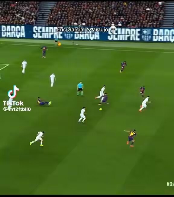 Si aquí Eric García baja trotando, tiene que hacer la cobertura Cubarsí y la jugada acaba en gol porque se hubiese quedado solo Budimir vs Joan García. La importancia de CORRER. Algo tan simple como difícil para algún que otro compañero de su equipo...