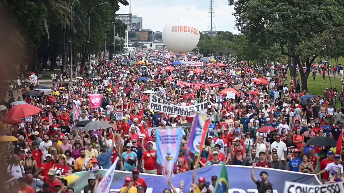 Se a direita não acordar e voltar as ruas a esquerda vai nos engolir