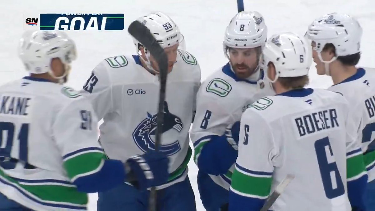 First Canucks game. First Canucks goal. Welcome to Vancouver, Zeev Buium! 👏