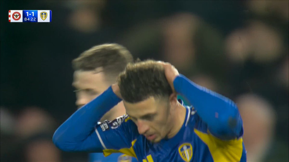 Ethan Ampadu comes close to putting Leeds in front! 😮