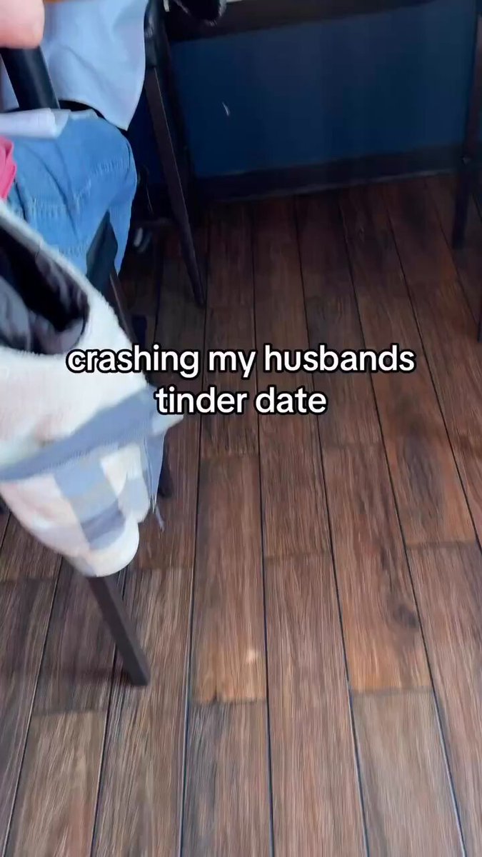 She crashed her husband’s Tinder date.😳