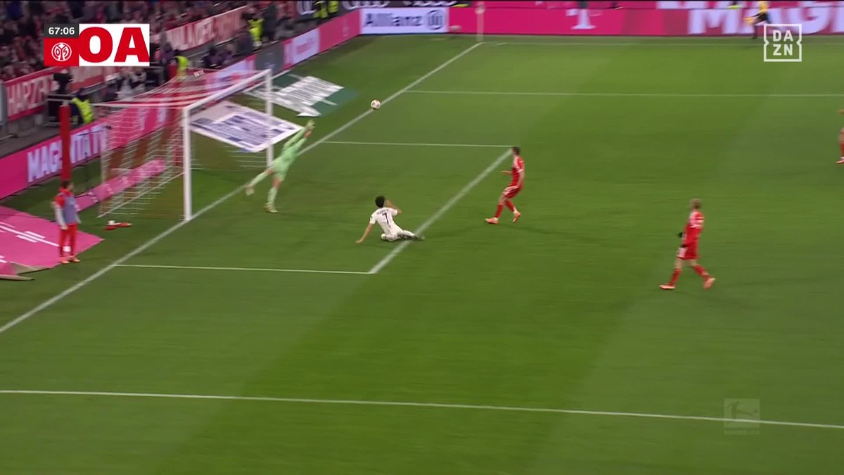 Hoy el Bayern ha encajado uno de los goles de cabeza más estéticos que he visto. Por el pase y por la calidad del remate. Y un gol que confirma que el Bayern es un equipo muy fuerte, pero que tiene una debilidad muy clara: los centros laterales.