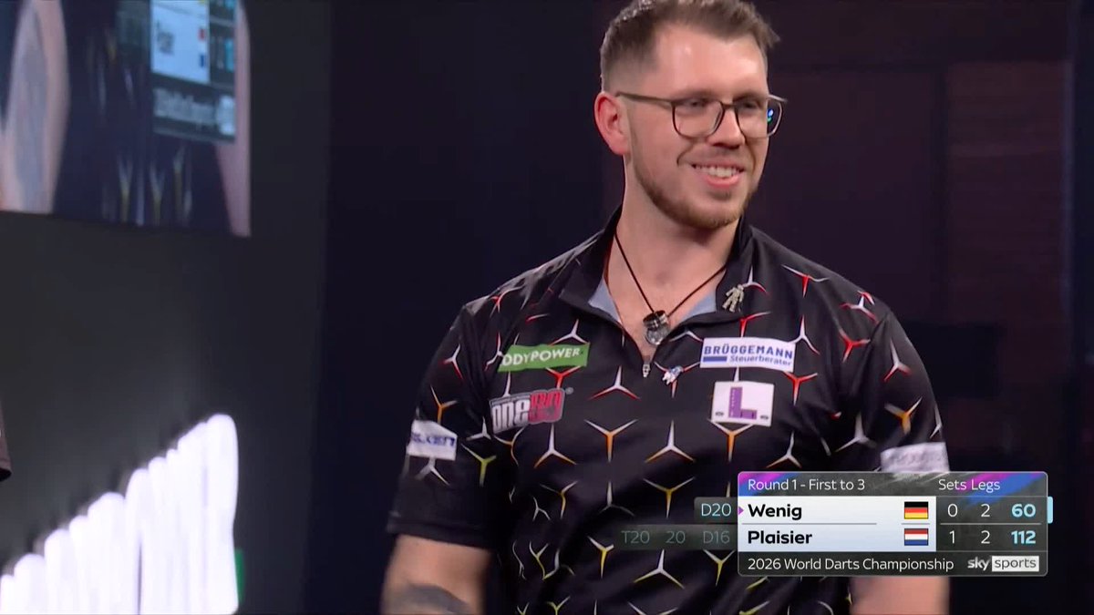 WENIG LEVELS! Lukas Wenig almost blunders a 60 checkout, but maintains composure to hit tops and level the game at one apiece! 📺 #WCDarts | R1