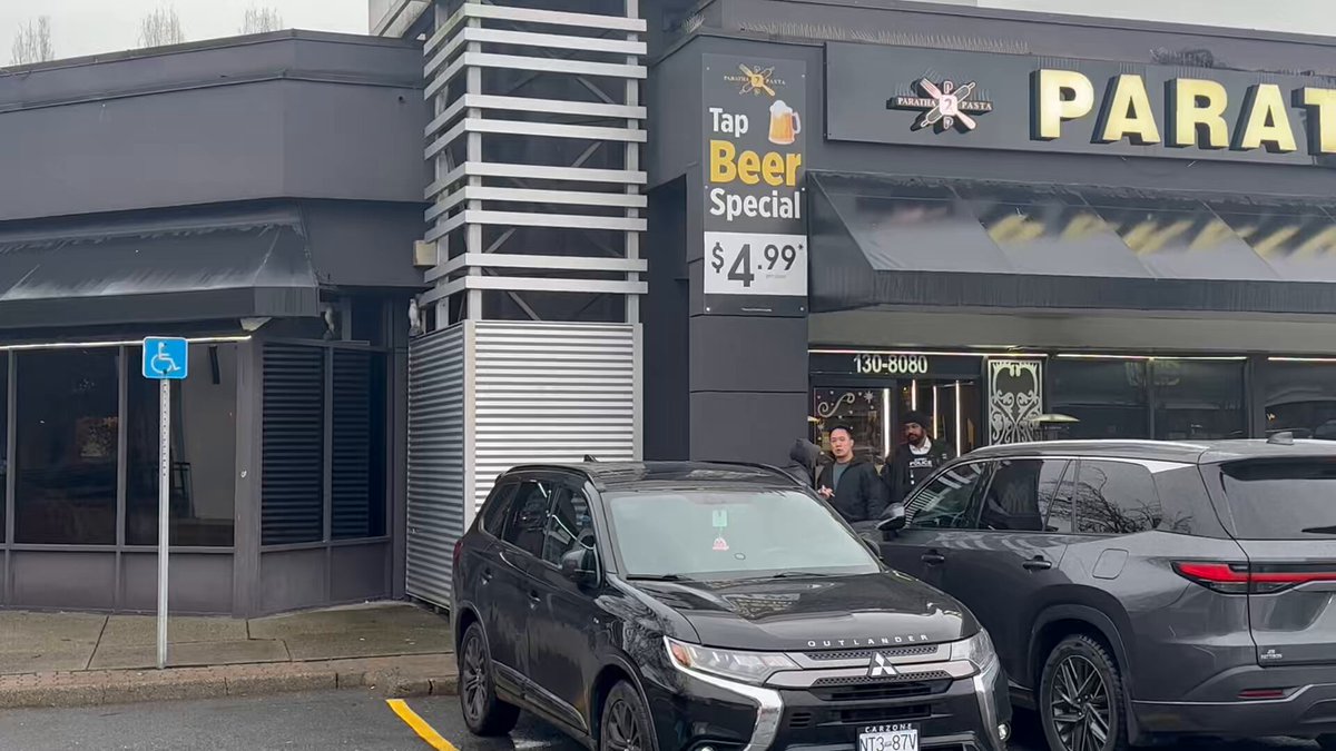 NEW: Early-morning extortion-related shooting in Surrey plaza. SPS say a business in a plaza at 120 St & 80 Ave was targeted around 2:30 a.m., damaging the exterior. Staff were inside at the time; fortunately, no one was injured. The shooting happened the same day Sikh orgs are holding a town hall in Surrey on Indian transnational repression & extortion threats in Canada.