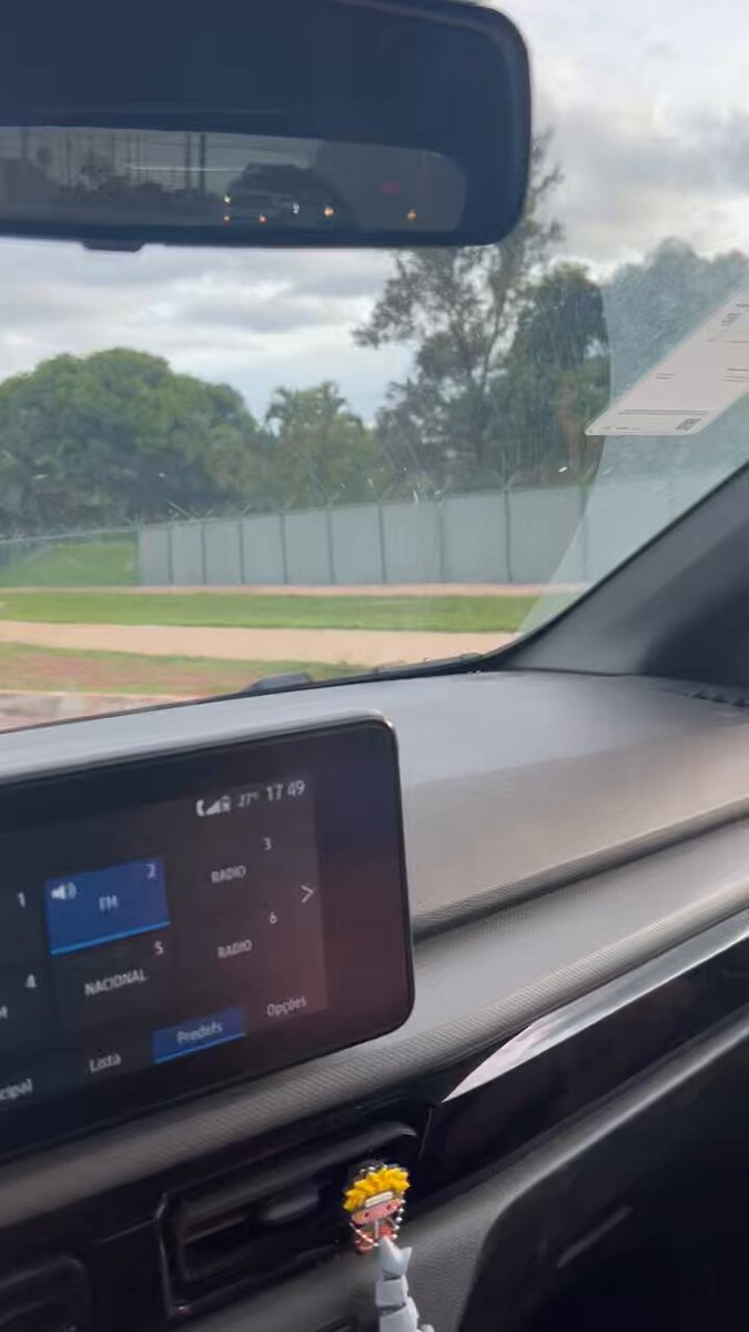 Na porta da PF em Brasília, ninguém para se manifestar pelo Bolsonaro. Nas ruas de SP, uma galera contra anistia aos golpistas.