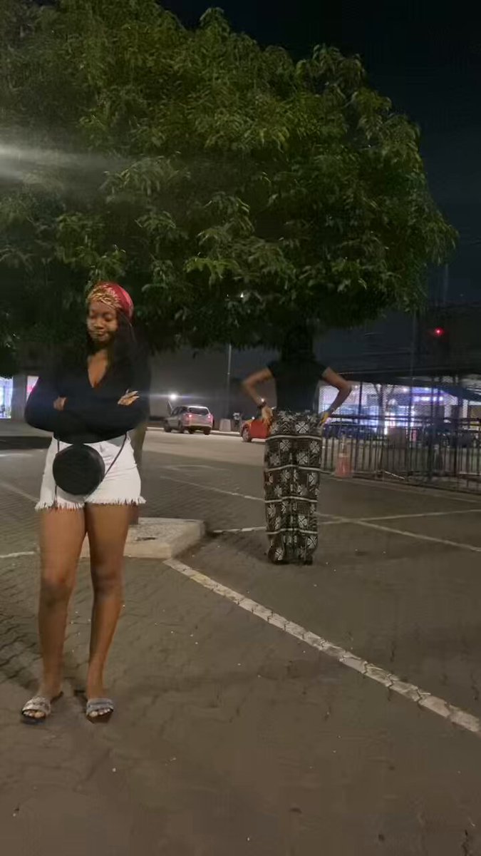 When two friends got different personalities 😭