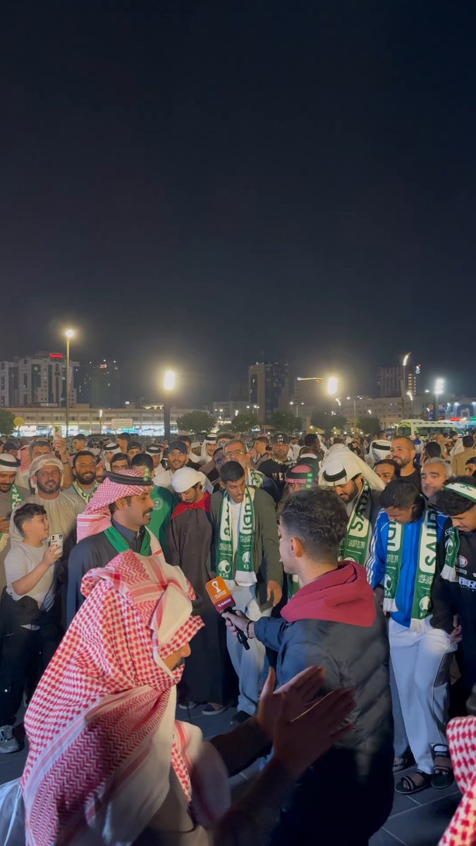 🚨🚨 — العرضة السعودية الآن في سوق واقف : الملك سلمان دايم يوصينا نحترم كل الشعوب العربية والوعد صدر المنصات لا جينا البطولة كـاسها للـسعـودية كان يا الأردن تبينا وتدعينا اقدم اقدم نارنا قدمكم حيـه 💚💚🇸🇦🇸🇦🇸🇦