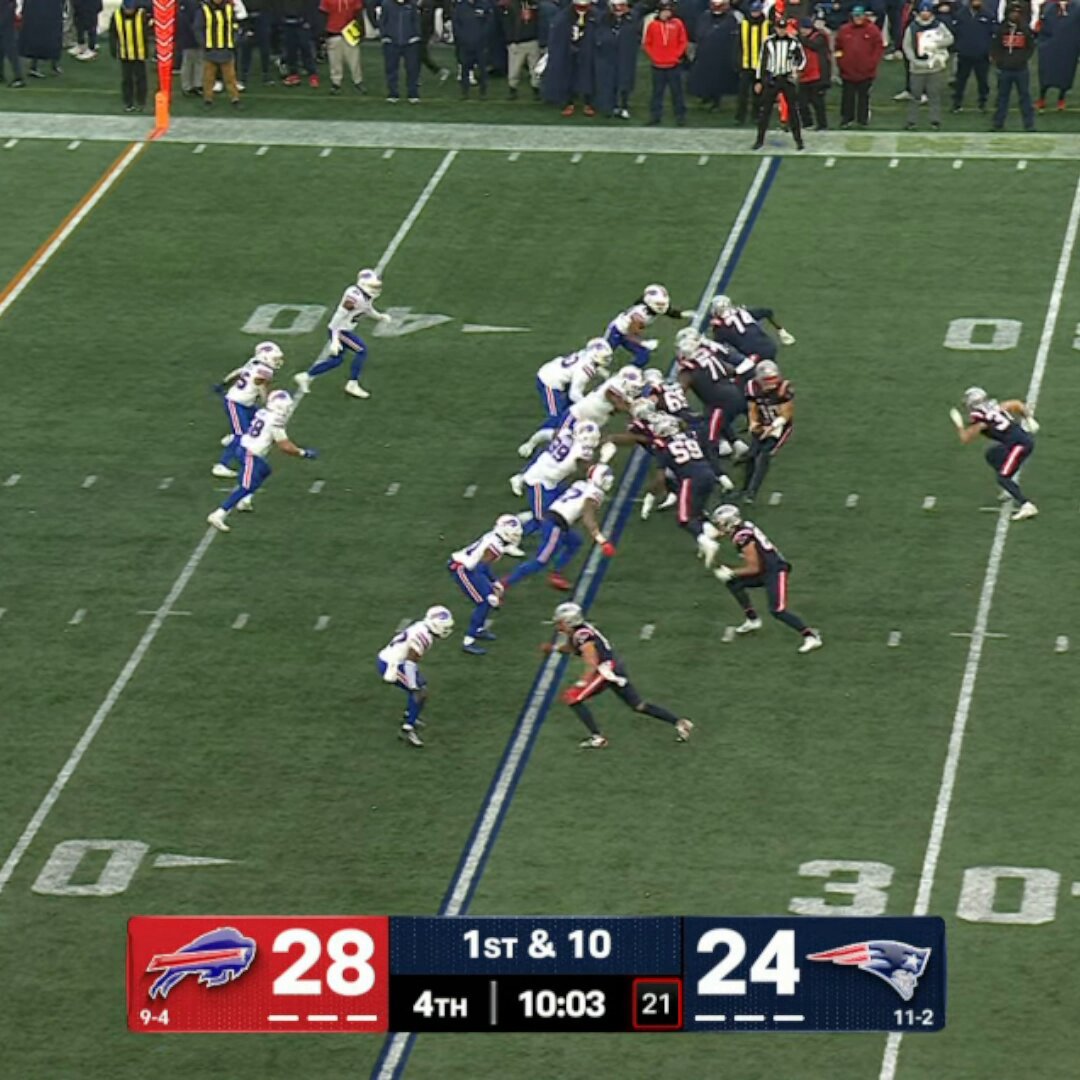 Did #Patriots RB TreyVeyon Henderson just score a 65-yard touchdown? Yes. BUT DRAKE MAYE WAS HIS LEAD BLOCKER THE WHOLE WAY. What an effort.