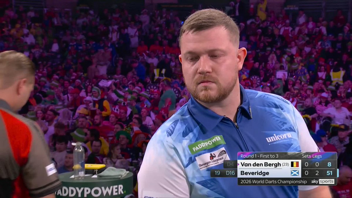 FIRST BLOOD TO BEVERIDGE! No sign of debut nerves from Darren Beveridge! The Scottish star completes a clean sweep in the opening set against Dimitri Van den Bergh! 📺 #WCDarts | R1