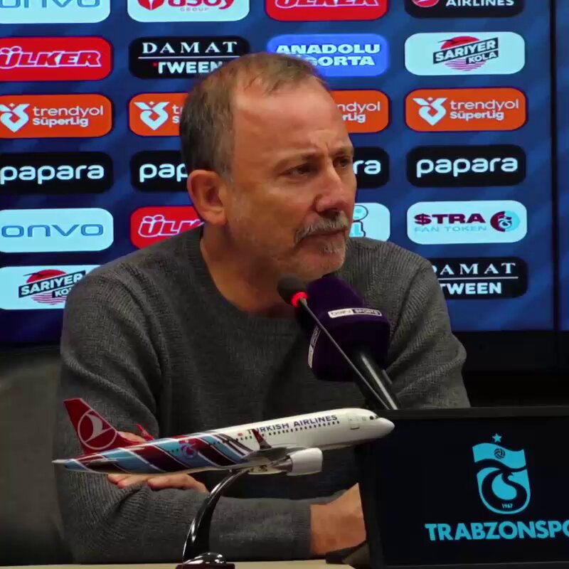 ⚡ERNEST MUÇİ - Sergen Yalçın: "İyi oynuyor. Başarılı. Trabzonspor'a katkı sağlıyor. Bir oyuncu bir yerde başarılı olamıyorsa, diğer yerde başarılı olmayacak diye bir şey söz konusu değil. Kan değişikliği faydalıdır, Muçi'ye böyle oldu. Kendisini tebrik ediyorum. Bizim açımızdan Muçi'yle ilgili tasarrufumuz yok, düşünmediğimiz bir oyuncu."