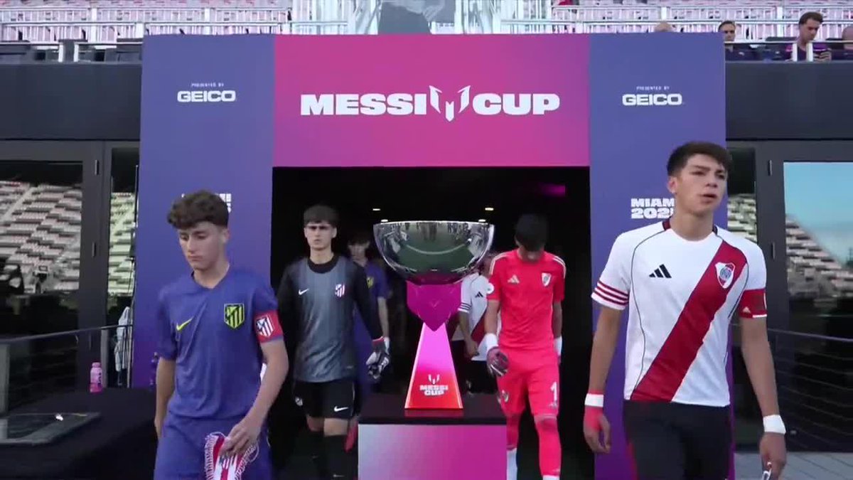 NADIE LA QUISO MIRAR: River y Atlético de Madrid ya están en la cancha. ¡SE PONE EN JUEGO LA COPA EN LA PRIMERA EDICIÓN DE Messi Cup! 📺 La #MessiCup en #DisneyPlus Plan Premium