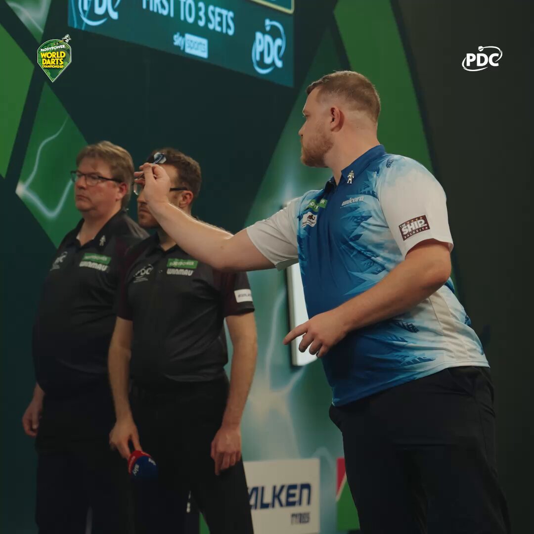 Ice cold from Darren Beveridge! #WCDarts | R1