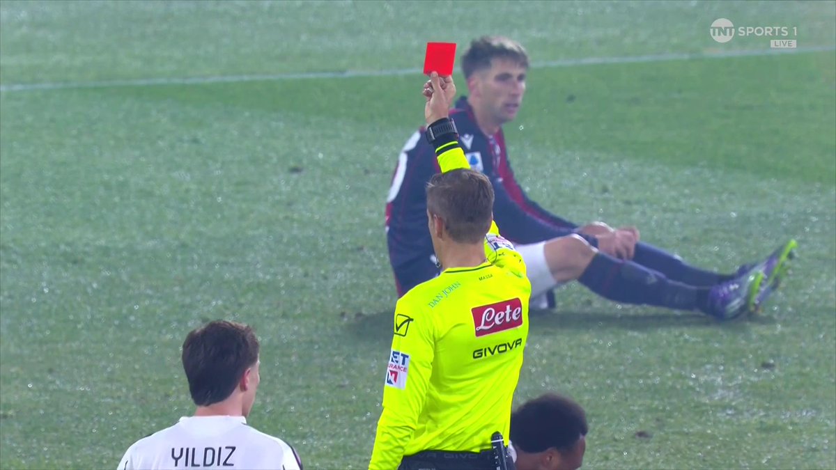 From bad to worse for Bologna 🫣 5 minutes after conceding, they're reduced to 10-men as Heggem is sent off for hauling Openda down as the last man 🟥 📺 TNT Sports & discovery+ UK