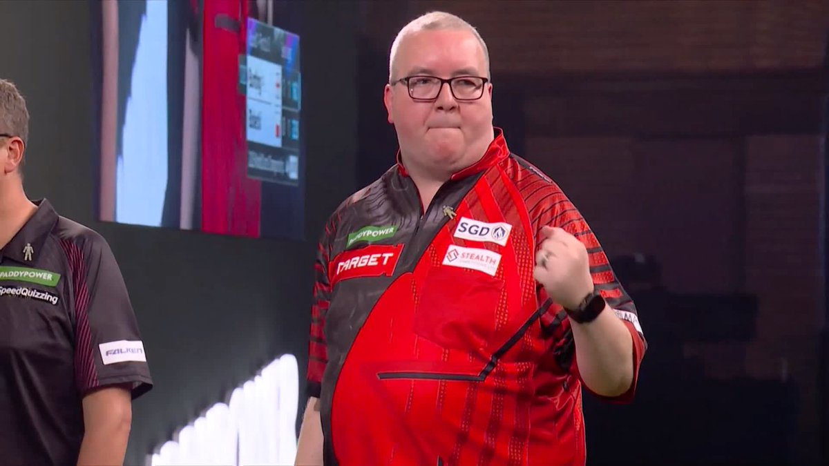 BUNTING 160! Stephen Bunting is on FIRE ๐ฅ The world number four takes out a whopping 160 checkout to extend his lead over Sebastian Bialecki! ๐บ #WCDarts | R1