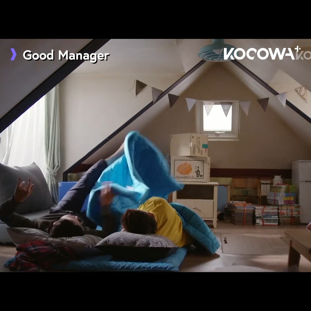 Not the bedmate #LeeJunHo was expecting nor wanted to wake up next to 😅 Stream #GoodManager on KOCOWA+ ➡️ #KOCOWA #NamkoongMin