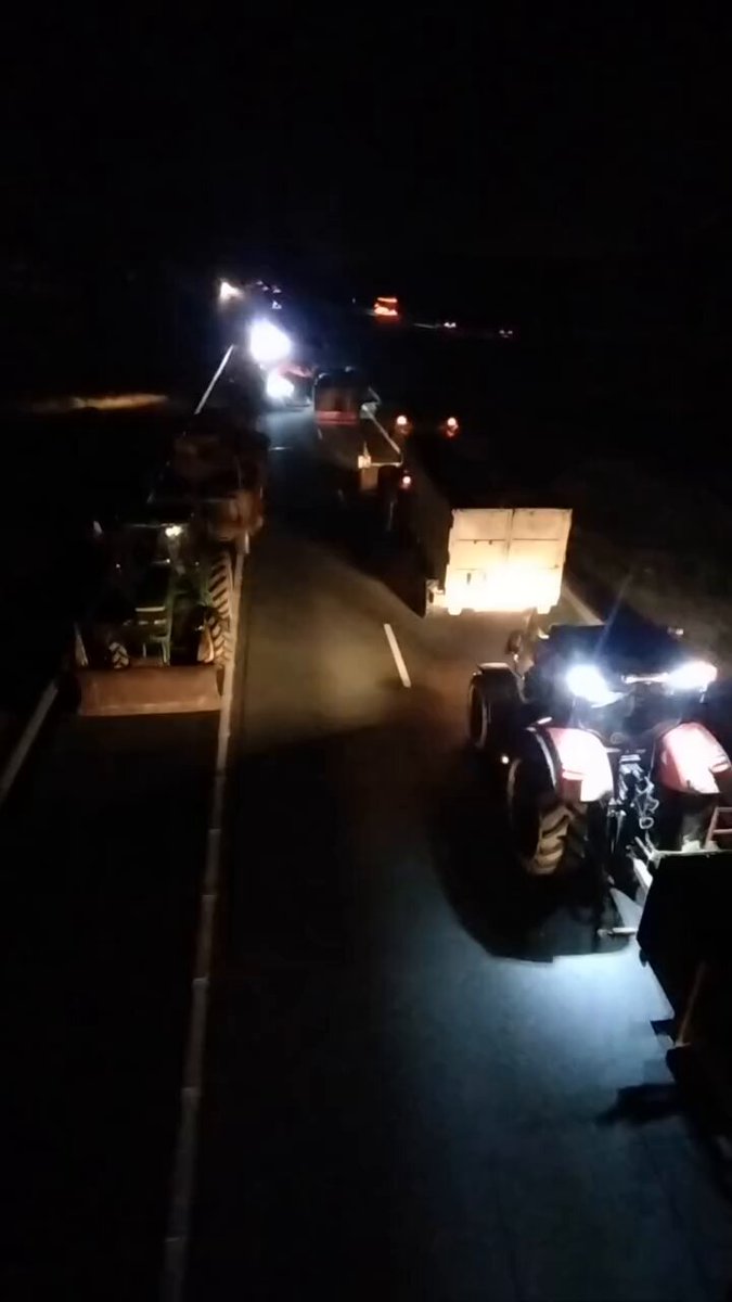 🚨 A63 BLOQUÉE ! Les paysans du sud-ouest viennent de rentrer ce soir sur l’A63 au niveau de Cestas. Un campement est en cours d’installation.