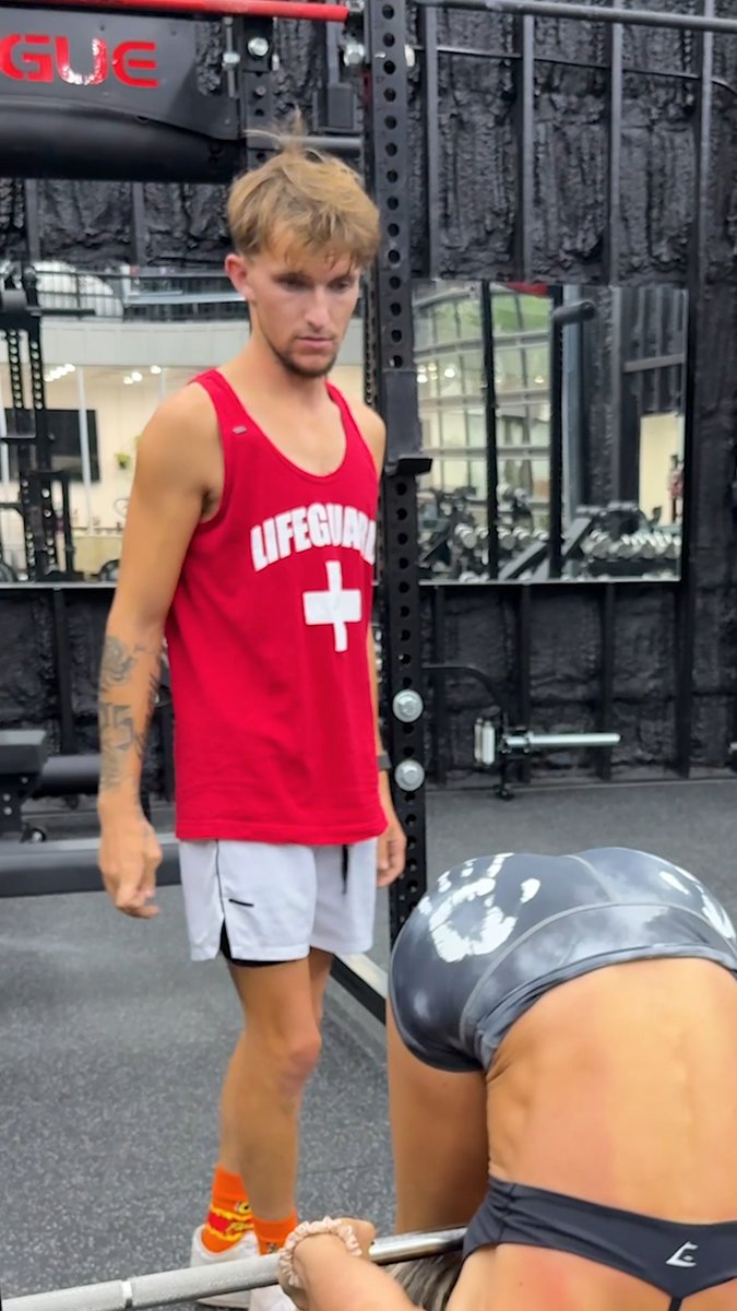 Who needs a spotter? 😏