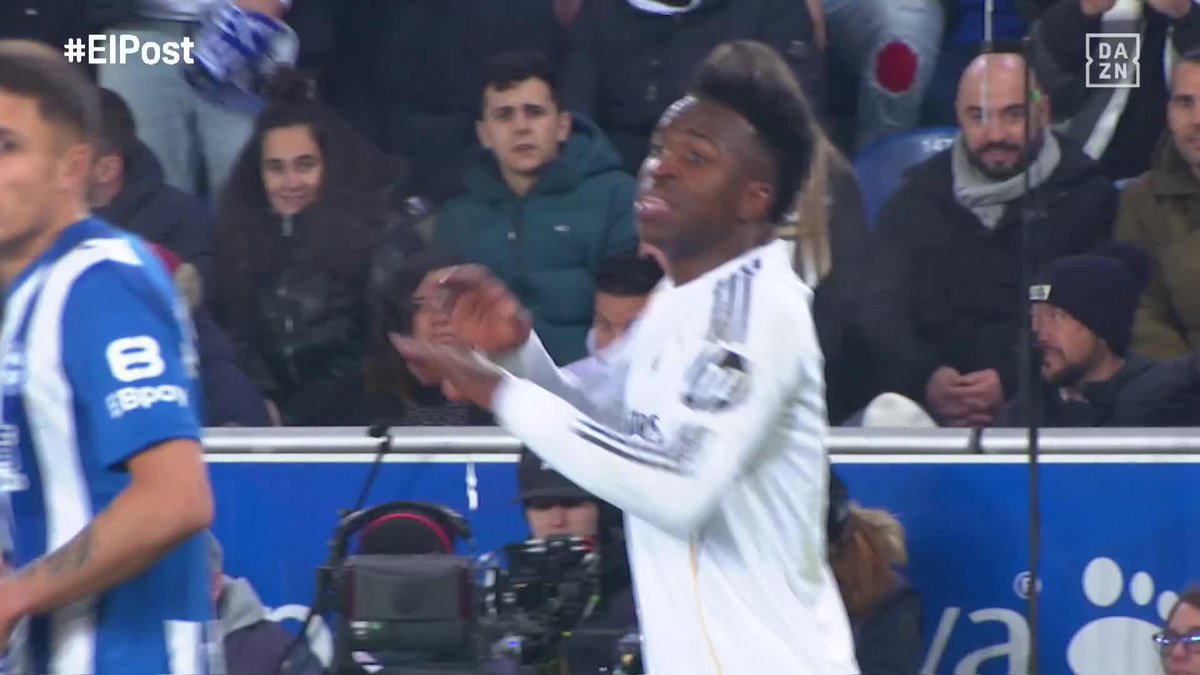 VINICIUS NO SE LO PODÍA CREER 😯 Del "Es penalti, seguro"... a su reacción cuando el VAR no llamó al árbitro en la acción dentro del área que reclamó 🎥 #ElPost