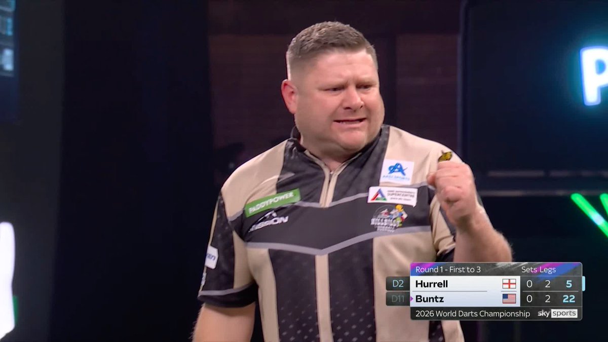 HURRELL TAKES THE OPENING SET! James Hurrell almost let the first set slip against Stowe Buntz after leading 2-0, but regains his footing to see out the opening stanza! 📺 #WCDarts | R1