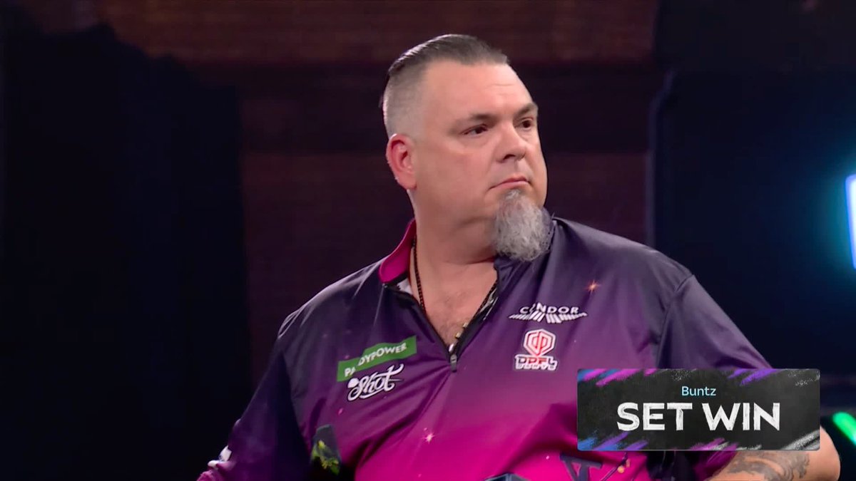 BUNTZ BATTLES BACK! Stowe Buntz has rallied and levelled the match against James Hurrell at one set apiece! 📺 #WCDarts | R1