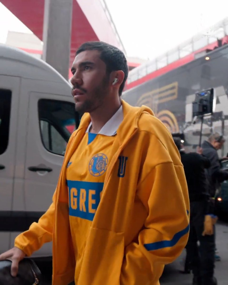🚍🏟️ ¡Abran paso que llegó El Más Campeón de Nuevo León a la cancha de Toluca! Pinturas Berel