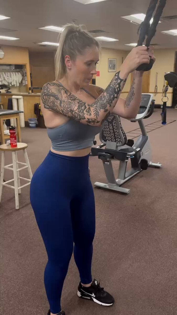 would you spot me or get distracted the whole set? 🍑
