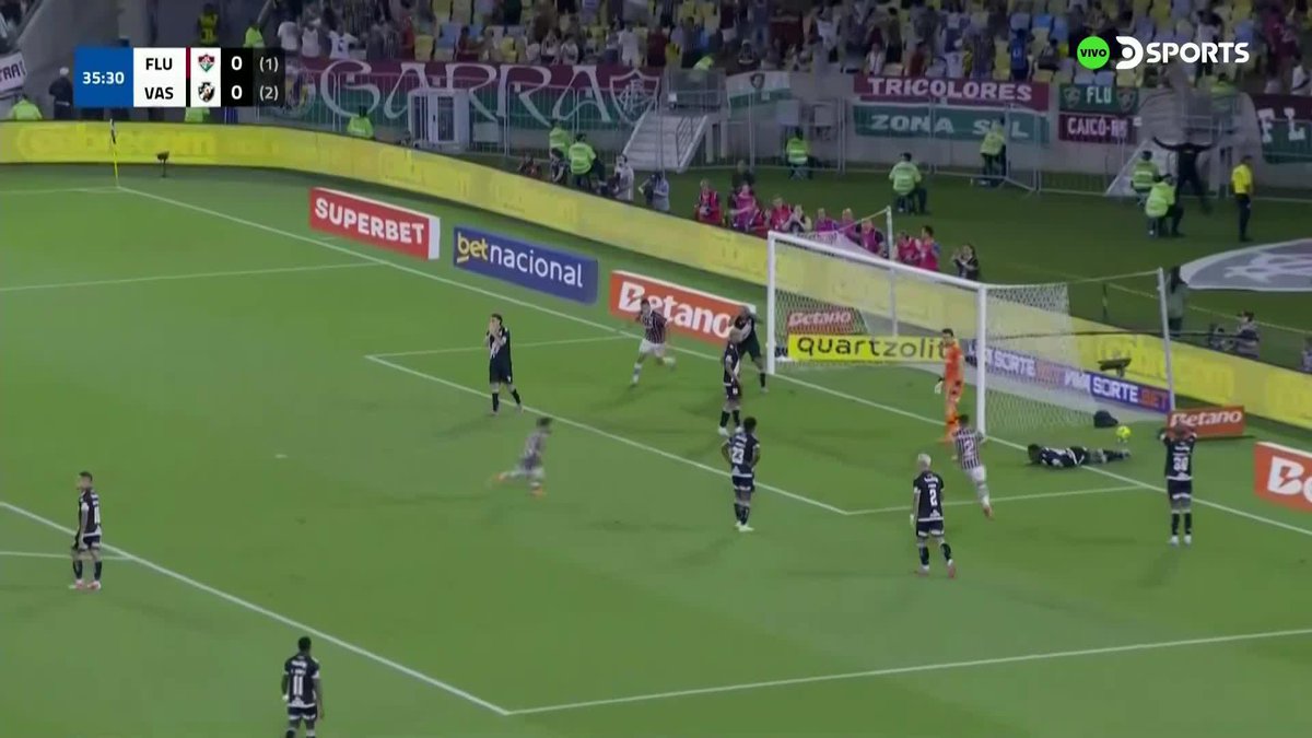 ¡GOOOL DE FLUMINENSE! Paulo Henrique, en contra tras un mal rechazo, marcó el 1-0 para igualar la serie en busca de la final de la #CopaDeBrasilEnDSPORTS.