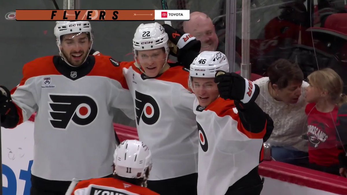 A BIG GOAL FROM Z! 🤩 The Philadelphia Flyers have tied it up with a 1:53 to go!