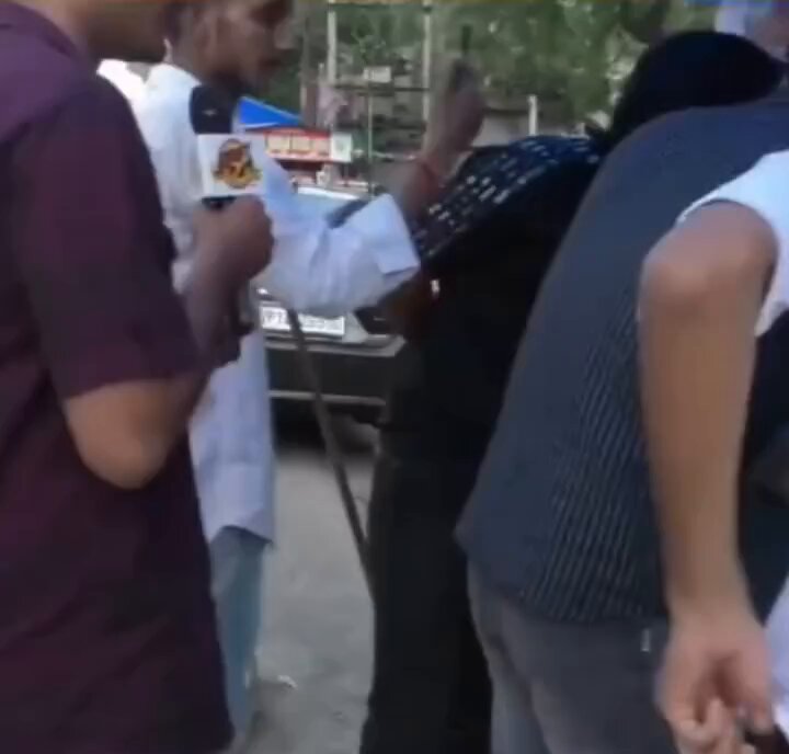 The shop's name is Krishna Chole Kulche but its owner is Mohammad Salman in Noida. Locals objected and asked why are you hiding your name and identity.