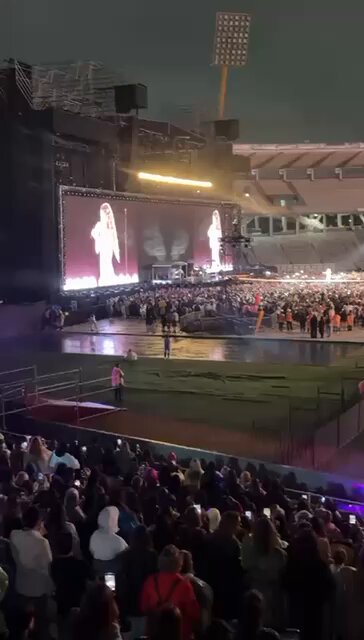 ¡#Córdoba, sede de grandes eventos! El #EstadioKempes escenario elegido por Shakira para cerrar su gira latinoamericana, una noche histórica que reunió a miles de personas y volvió a mostrar a nuestra provincia como un punto de referencia para los espectáculos internacionales. Un evento de gran magnitud: producción de primer nivel, impacto cultural y movimiento turístico que generan empleo y oportunidades. Córdoba sigue consolidándose como destino elegido por los grandes artistas del mundo.