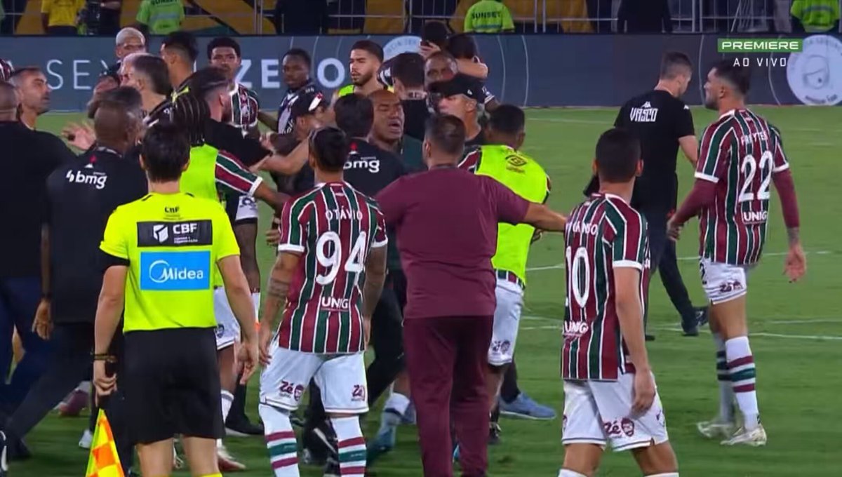 BRIGA DENTRO DE CAMPO ENTRE VASCO E FLUMINENSE!