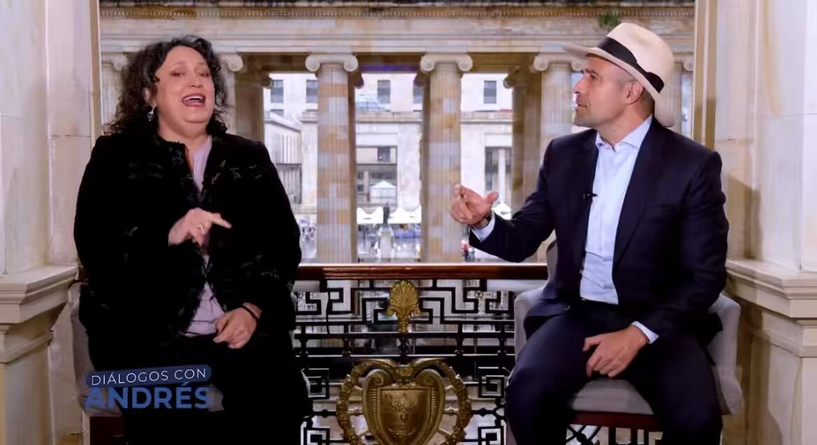 .Angélica Lozano Correa, qué mentirosa eres, aquí dijiste claramente que éste era tu último periodo como Congresista, porque tres periodos legislativos eran suficientes para “aportar”. Y no, esto no es un montaje, inteligencia artificial y menos sicariato digital como tú irresponsablemente me lo mantienes diciendo. Esto es real y si no, entonces que lo diga Andrés Guerra Hoyos. ¡MENTIROSA INCOHERENTE!