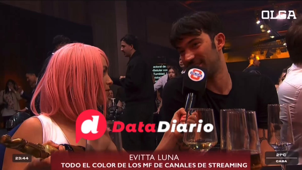 - Todos podrían haberlo ganado menos Carajo. - ¿Carajo estaba nominado? Me muero. - Sí, Carajo estaba nominado. - NO ESTOY DE ACUERDO CON ESO!! jajjajaja excelente Pedro y mejor Evitta Luna!!!