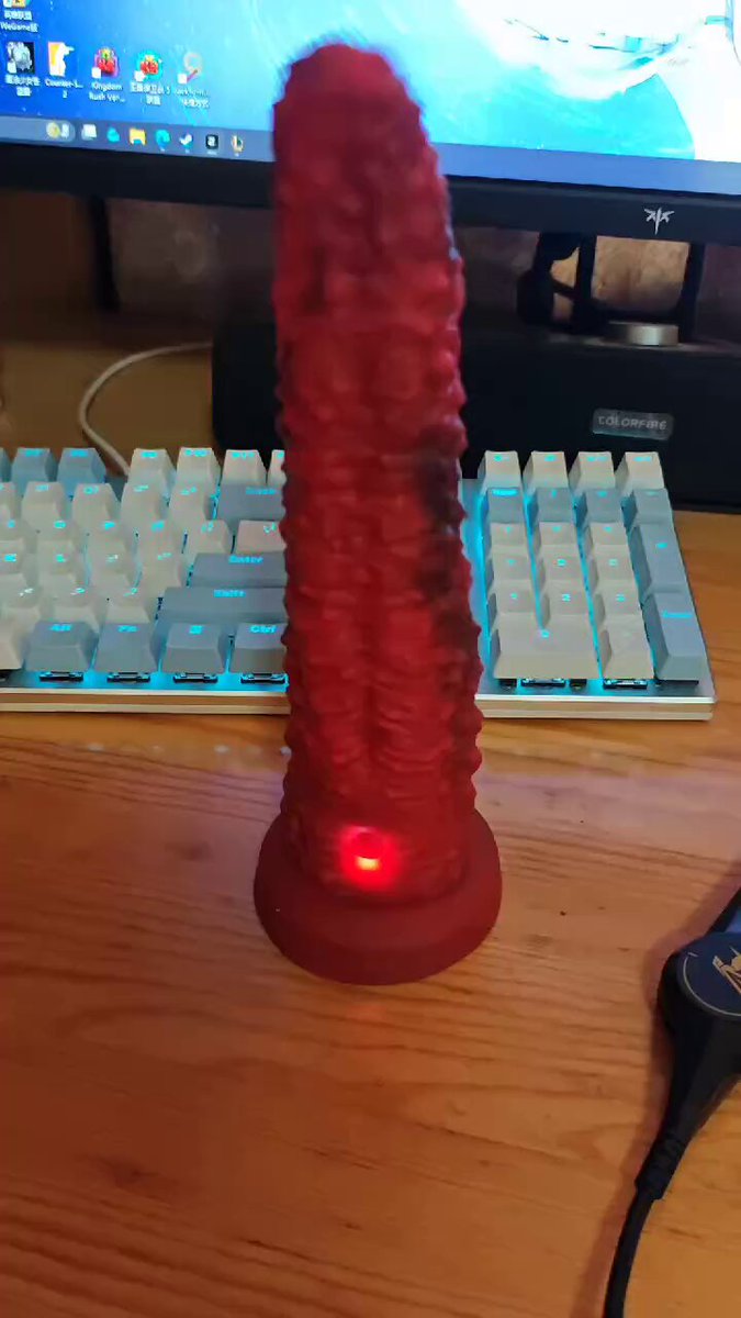 超高频率振动配合打手冲好爽哦齁齁齁齁齁，没想到撸完之后后面一直顶居然触发了少见的二次射精呕齁，感觉脑子快要射出来了 ♥适合新手♥润滑要多加才好玩♥适合坐上去 绮趣（官方） 家的巨龙之吻是一款异型仿怪兽舌头的玩具。 🥵🥵🥵同款优惠券更划算→