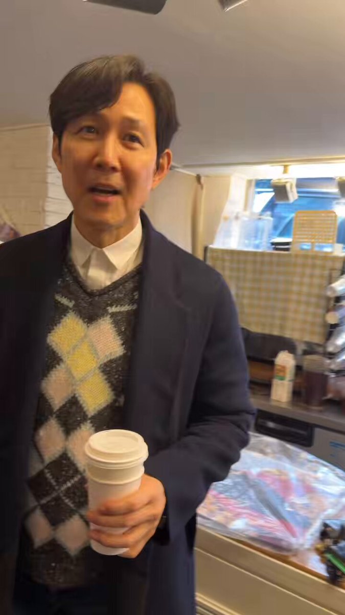 🙍‍♀️애교 3종 세트 해주고 가시죠 🐹나 이제 쉰넷이야! 🙍‍♀️한창 귀여울 나이 🐹뭐?으하하하핫 (3종세트 애교 시전) #이정재