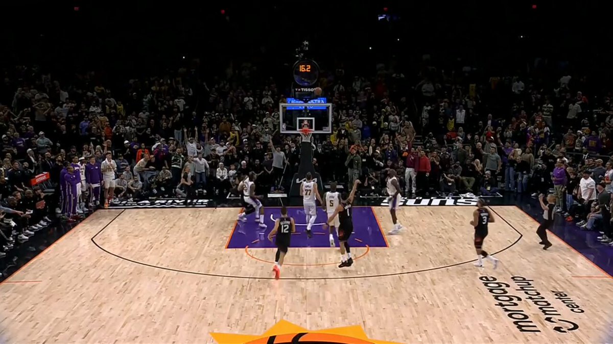BROOKS GIVETH, BROOKS TAKETH AWAY! Unsportsmanlike contact with LeBron after the shot. Brooks ejected, Lakers shooting foul shots.
