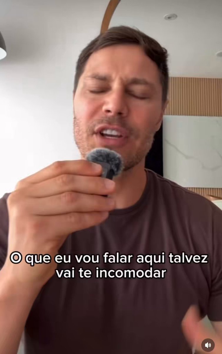 O Ator André Bankoff Andre Bankoff fez um vídeo alertando os brasileiros para não se acovardarem. “eles estão esfregando na nossa cara que somos frouxos e que eles fazem o que querem com o nosso país.. olha a podridão do judiciário.. qual o interesse que o STF tem em blindar corruptos investigados..”
