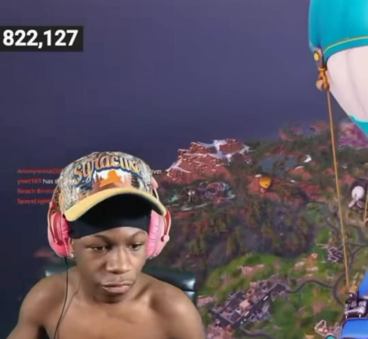Rakai got TERRIFIED when he heard his mom BANGING on his door and calling him out for being on stream past his bedtime, she ended up forcing him to END STREAM😬😳 “Yeah end that stream right now too”😬